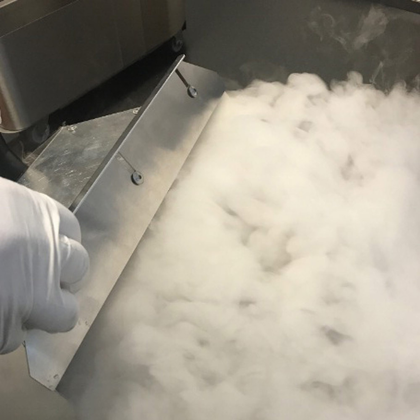 AP200 Ultrapure Cleanroom Fogger – Maximum Fog Volume for Large-Scale Cleanroom Validation